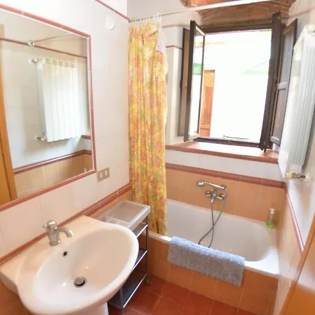 Apartment Casina Bella Di Lucca